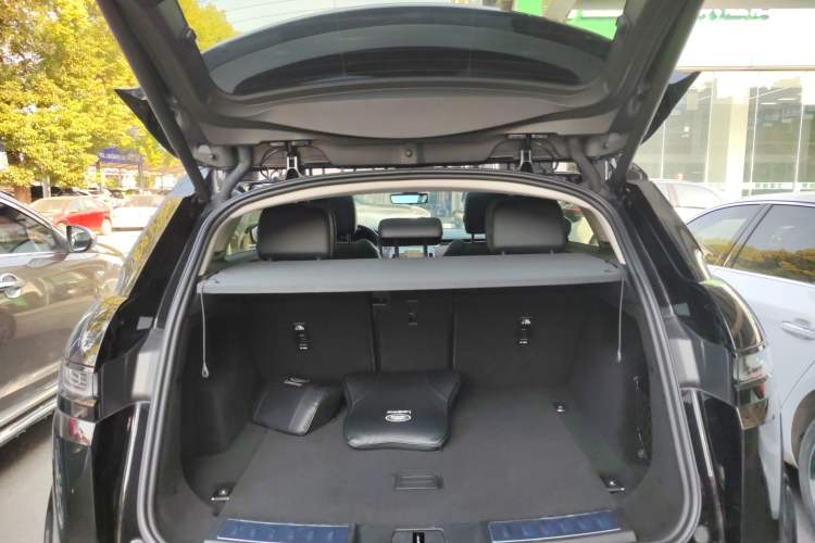 Used Land Rover Range Rover Evoque 2023 Aurora L 249 PS Luxury Edition
