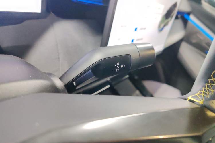 Used Lynk & Co 08 EM-P 2025 220 km All-Wheel-Drive Performance Halo