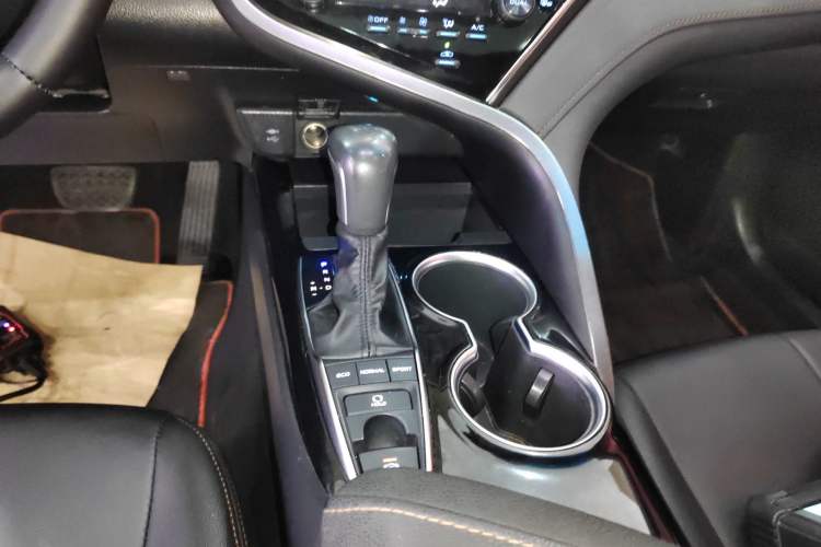 Used Toyota Camry 2019 2.0S FENGSHANG Version China VI Standard
