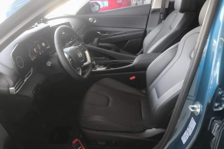 Used Hyundai Elantra 2023 1.5L CVT LUX Prestige Edition