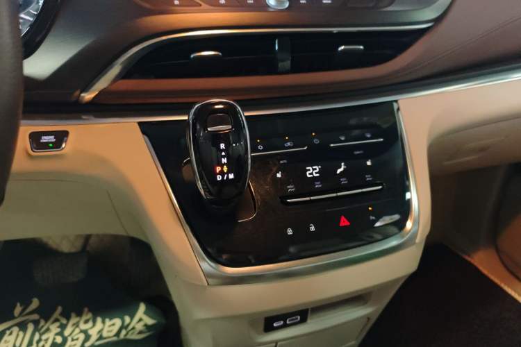 Used Buick GL8 2023 Land Executive Class Comfort Model
