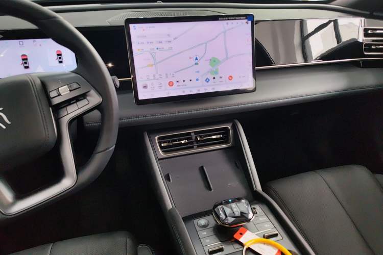 Used BYD Qin L 2025 DM-i Smart Drive 120KM Leading Model
