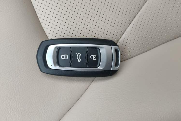 Used Geely Auto Emgrand 2017 Sedan Million Edition 1.5L Manual Luxury Model