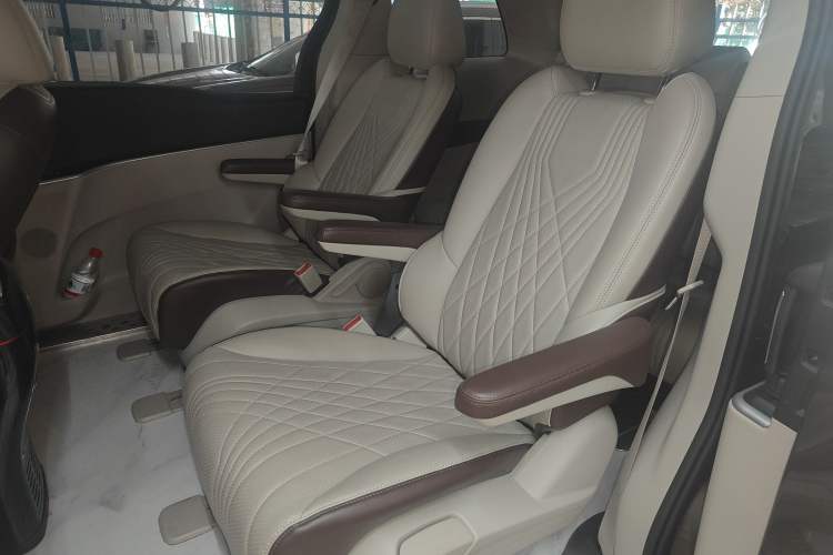 Used Buick GL8 2023 Land Executive Class Comfort Model