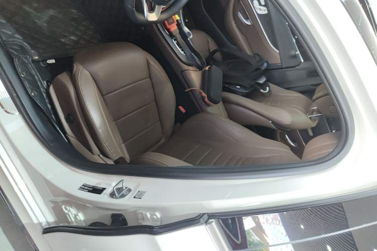 Used Mercedes-Benz E-Class 2020 E 300 L Sporty and Stylish Model
