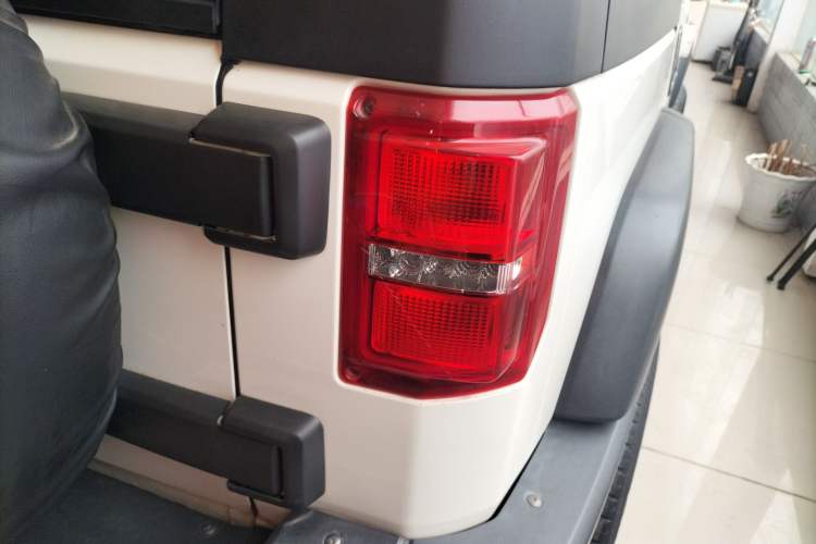 Used  BJ40 2016 40L 2.3T Manual All-Wheel Drive Prestige Edition
