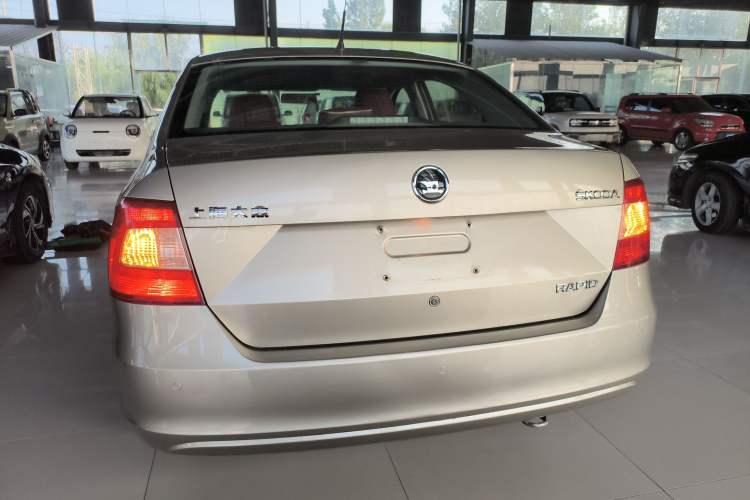 Used Skoda Rapid 2013 1.6L Automatic Smart Selection Model
