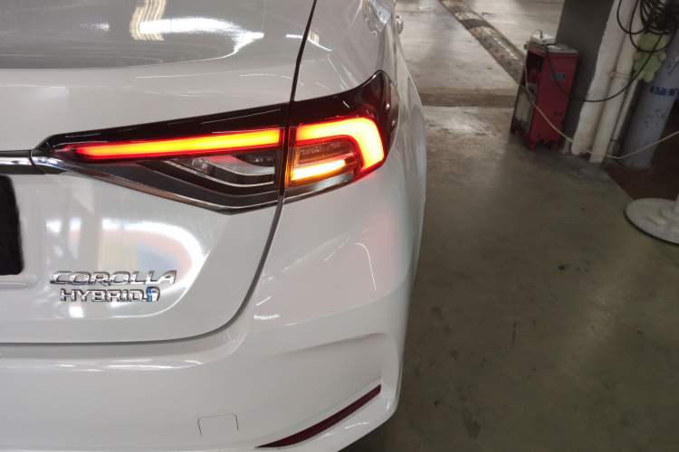 Used Toyota Corolla 2021 Dual-Motor 1.8L E-CVT Elite Edition
