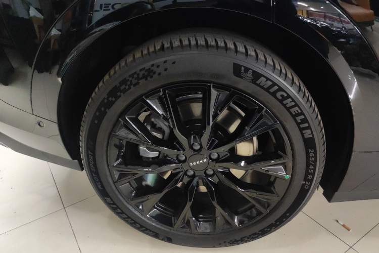 Used Zeekr 7X 2025 100 kWh Long-Range Rear-Wheel Drive with Intelligent Driving Features