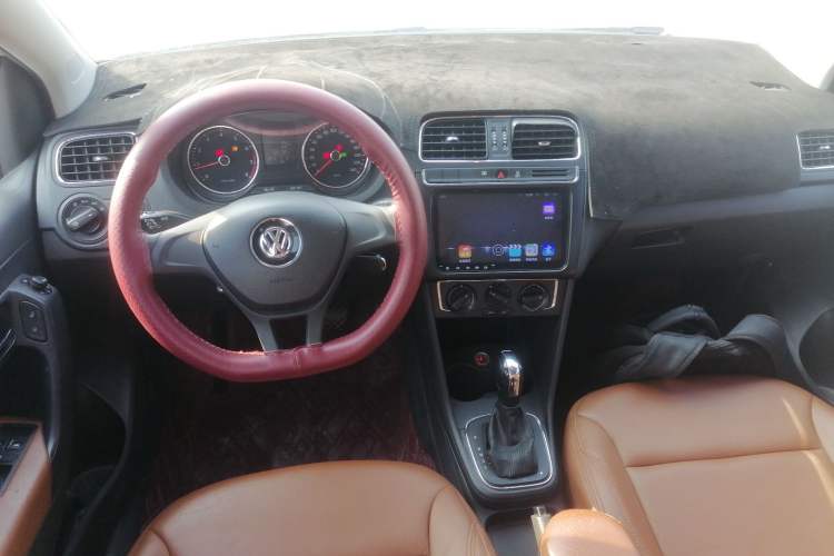 Used Volkswagen Polo 2014 1.6L Automatic Comfort Edition

