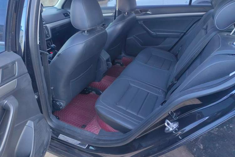 Used Volkswagen Lavida 2015 1.6L Manual Comfort Edition
