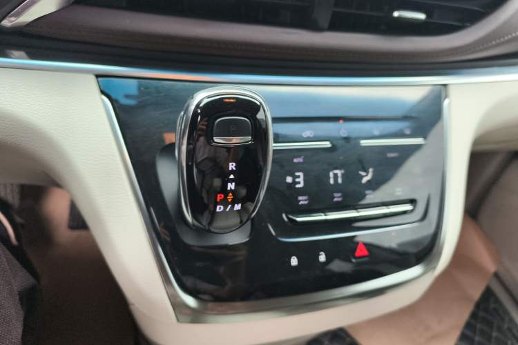 Used Buick GL8 2022 Land Business Class 652T Luxury Model
