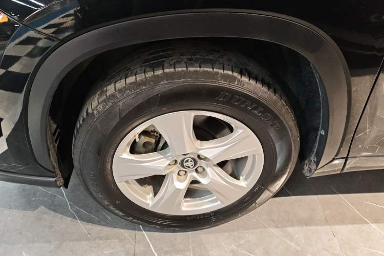 Used Toyota Highlander 2022 Dual-Engine 2.5L Two-Wheel Drive Elite Edition 5 Seats
