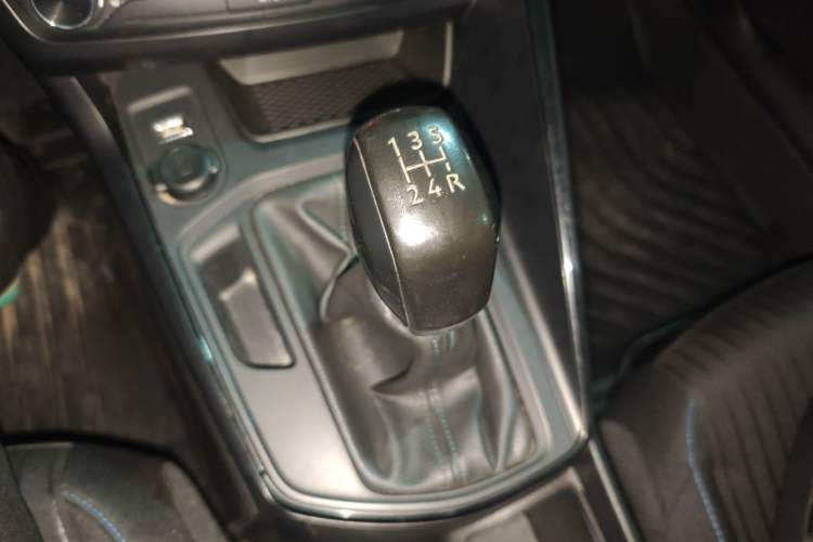 Used Peugeot 308 2016 1.6L Manual Fashion Edition
