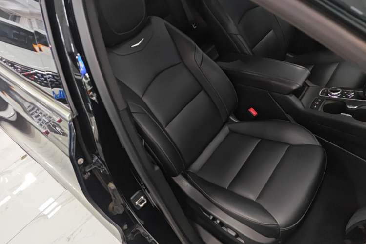 Used Cadillac XT4 2018 28T Two-Wheel Drive Leading Version
