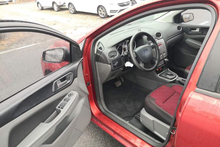 Used Ford Focus 2013 Hatchback Classic 1.8L Automatic Base Model
