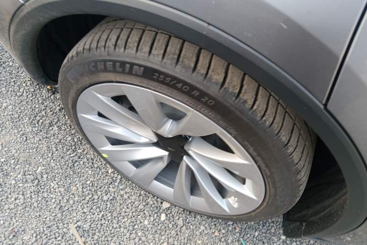 Used Tesla Model Y 2025 Updated Version Long-Range All-Wheel Drive
