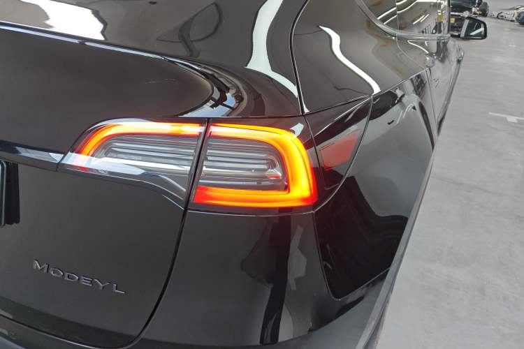 Used Tesla Model Y 2023 Rear-Wheel-Drive Version
