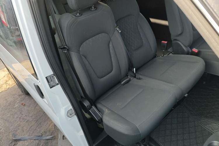 Used JMC Fushun 2023 2.0T Manual Mid-Drive Mid-Roof Commercial Multi-Purpose 7-Seater Passenger Vehicle