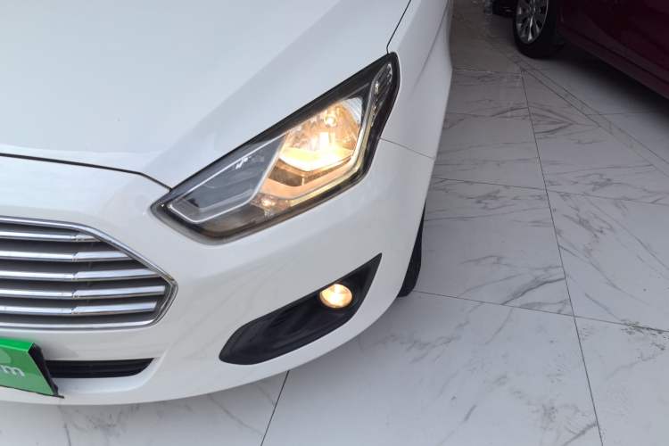 Used Ford Escort 2015 1.5L Automatic Comfort Model
