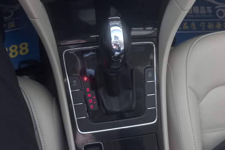 Used Volkswagen Passat 2014 1.8TSI DSG Luxury Edition
