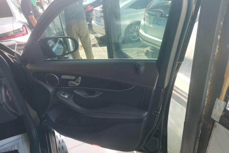 Used Mercedes-Benz GLC 2018 Facelift GLC 260 4MATIC Luxury Edition
