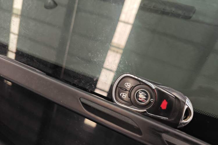 Used Buick GL8 2023 Land Executive Class Comfort Model
