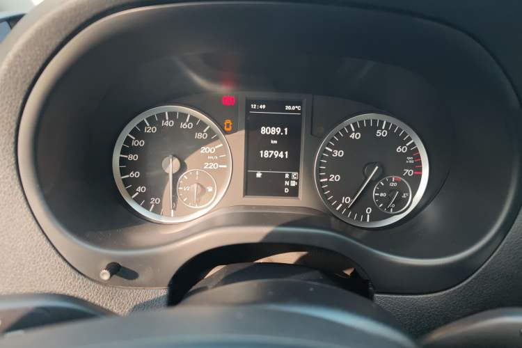 Used Mercedes-Benz Vito 2018 2.0T Elite Version 9 Seats China VI Emission Standard
