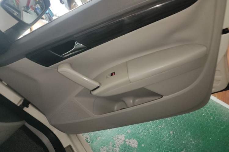 Used Volkswagen Gran Lavida 2013 1.6L Manual Comfort Model