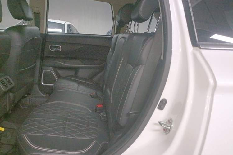 Used Mitsubishi Outlander 2020 2.4L 4x4 Zhi Xiang Edition 7-Seater