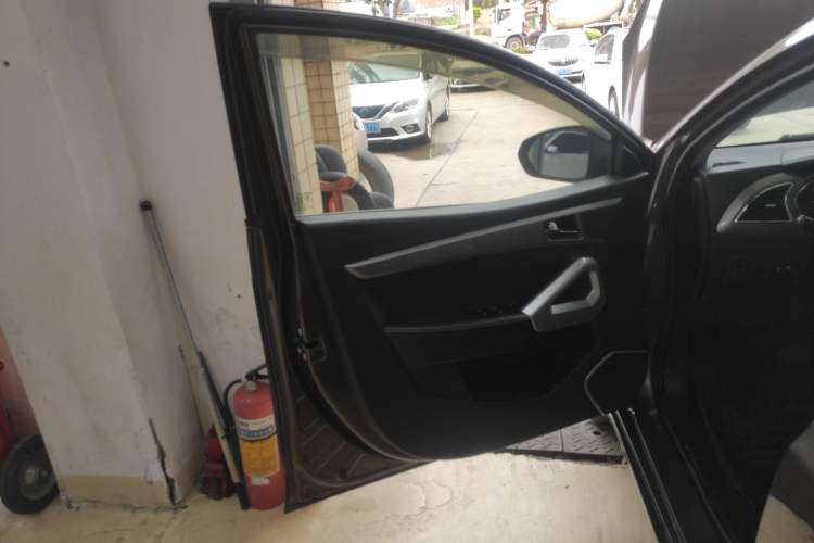 Used  Refine S2 2015 1.5L CVT Luxury Smart Version
