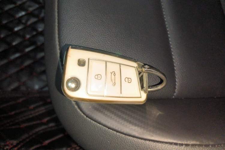 Used Volkswagen T-ROC 2021 280TSI DSG Two-Wheel Drive Comfort Connect Edition
