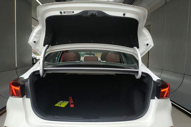 Used Changan Eado 2025 PLUS 1.4T Dual-Clutch High-Energy Version
