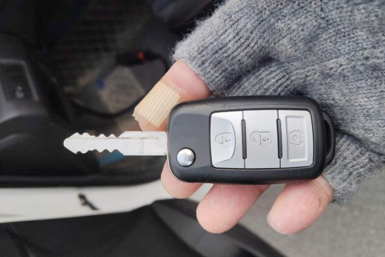 Used Dongfeng Fengon 380 2022 1.5L Standard Edition 7-Seater Passenger Vehicle