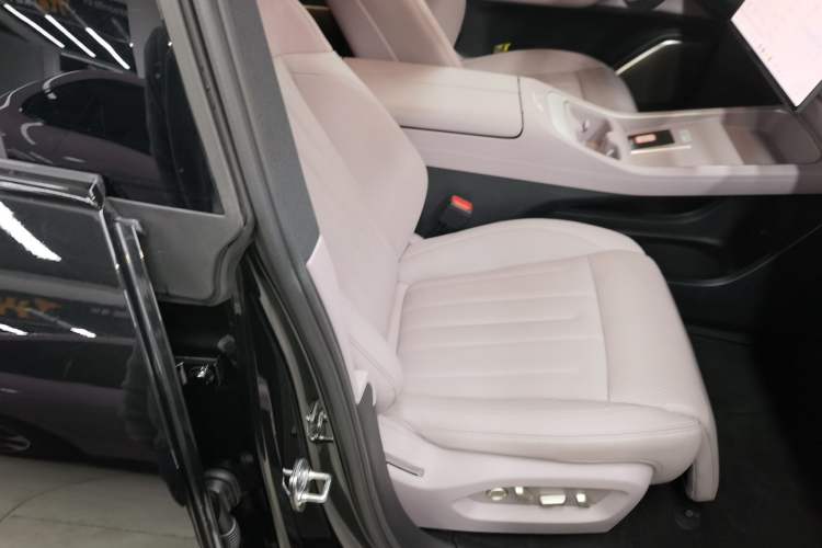 Used ONVO L60 2024 60 kWh Rear-Drive Version
