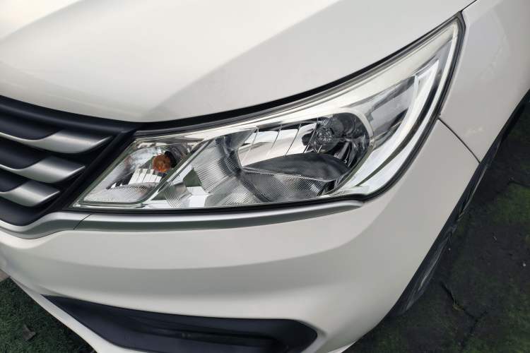 Used Baojun 310 2016 1.2L manual Comfort trim level
