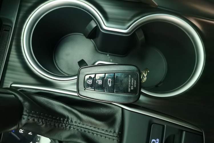 Used Toyota Camry 2021 2.0G Luxury Edition
