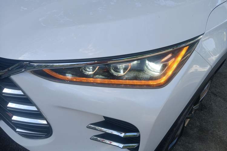 Used BYD Tang New Energy 2018 DM 2.0T All-Wheel Drive Smart Connectivity Luxury Model 7 Seats China V Emission Standard
