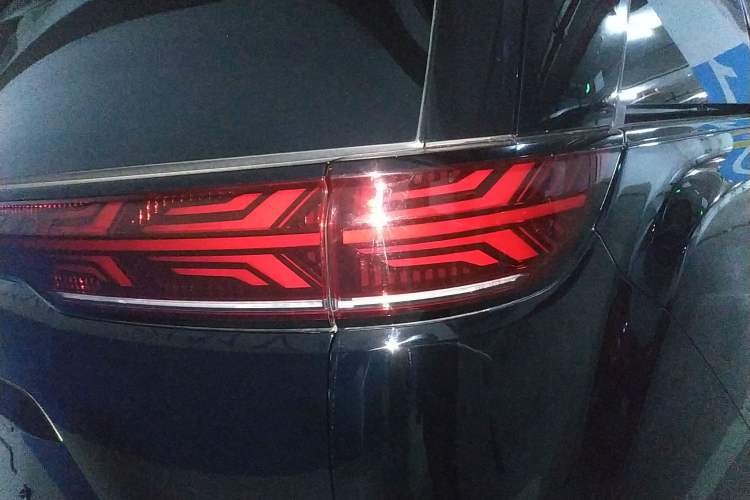 Used Denza D9 2022 DM-i 1040 Prestige Model