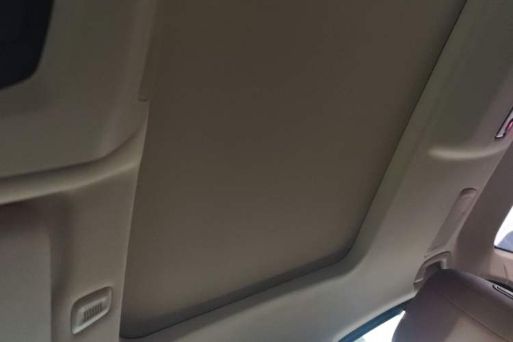 Used BMW 5 Series 2014 520Li Elegant Model
