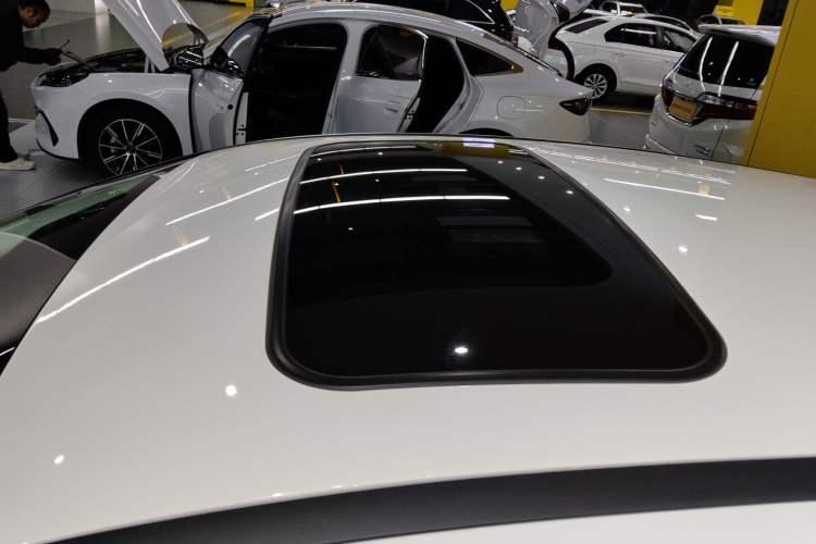 Used Ford Focus 2018 Hatchback Classic 1.6L Automatic Trendy SmartDrive Edition
