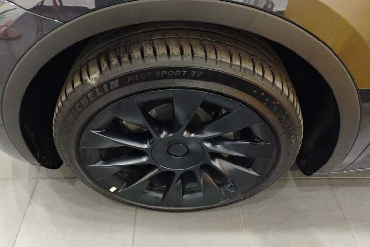 Used Tesla Model Y 2024 Rear-Wheel-Drive Version