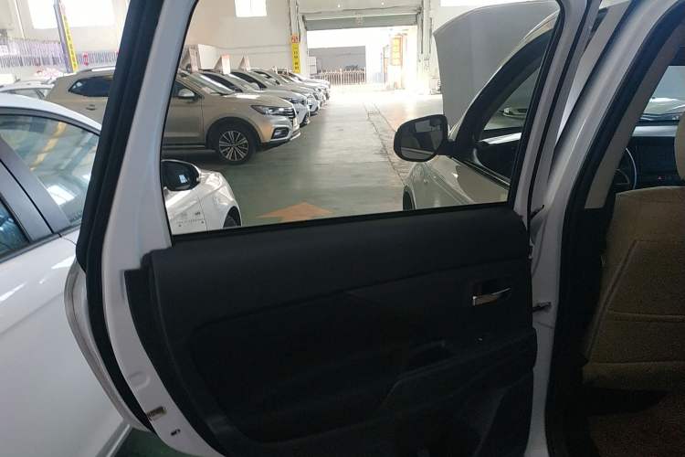 Used Mitsubishi Outlander 2016 2.0L Two-Wheel Drive Fashion Edition 5 Seats