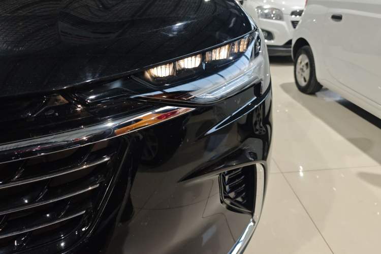 Used Buick Envision 2023 Encore Plus 652T Five-Seat All-Wheel-Drive Luxury Model
