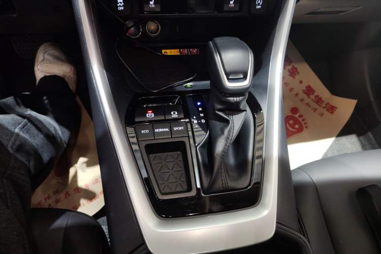 Used Toyota RAV4 2024 2.0L CVT Two-Wheel Drive Fashion Plus Edition
