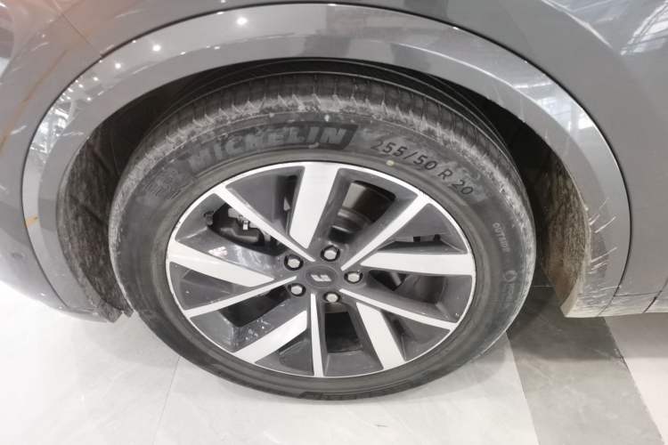 Used Li Auto L8 2023 Pro Model
