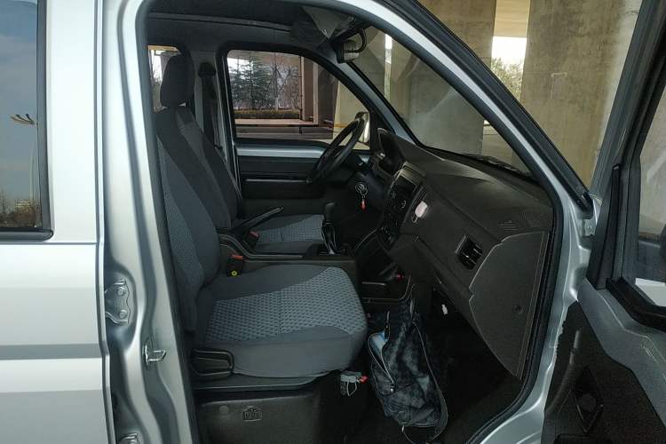 Used Wuling Rongguang New Truck 2021 1.8L Base Model Double-Cab with Dual Rear Wheels LJ479Q6
