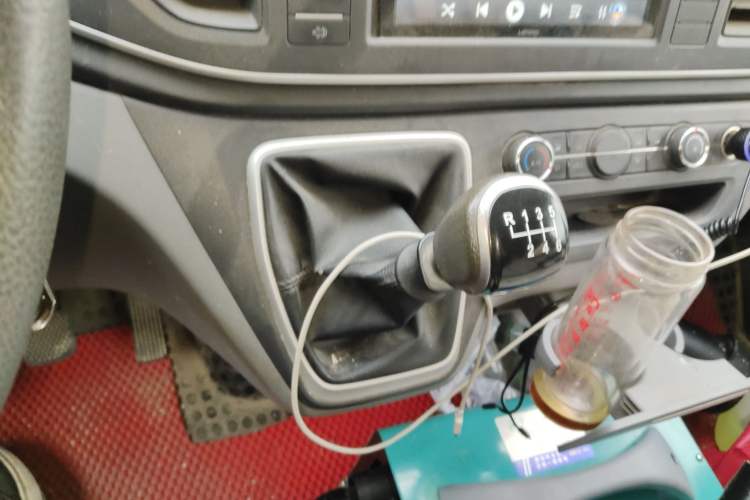 Used SAIC MAXUS Xintu V80 2023 2.0T Manual Classic Aoyuntong Power Version Long Wheelbase Mid-Roof Design 6/7/8/9-Seater