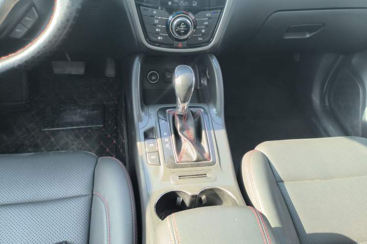 Used Changan CS75 2017 Shangkui Edition 1.5T Automatic Fengyue Model
