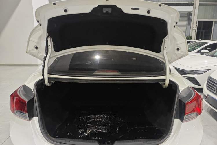 Used Hyundai Elantra 2015 1.6L Automatic Fashion Model
